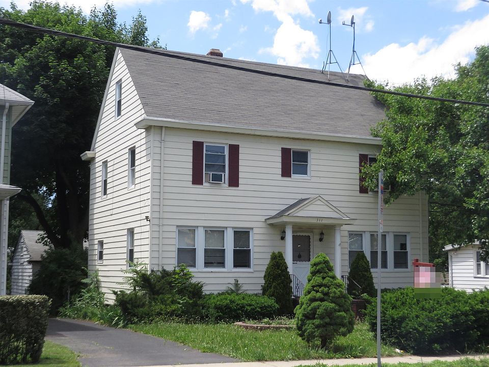 2nd image of 311 Hazel St