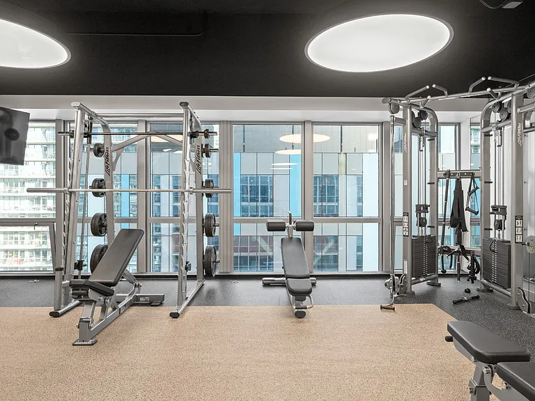 Weight training equipment in the Fitness Center at Shoreham and Tides in Chicago, IL