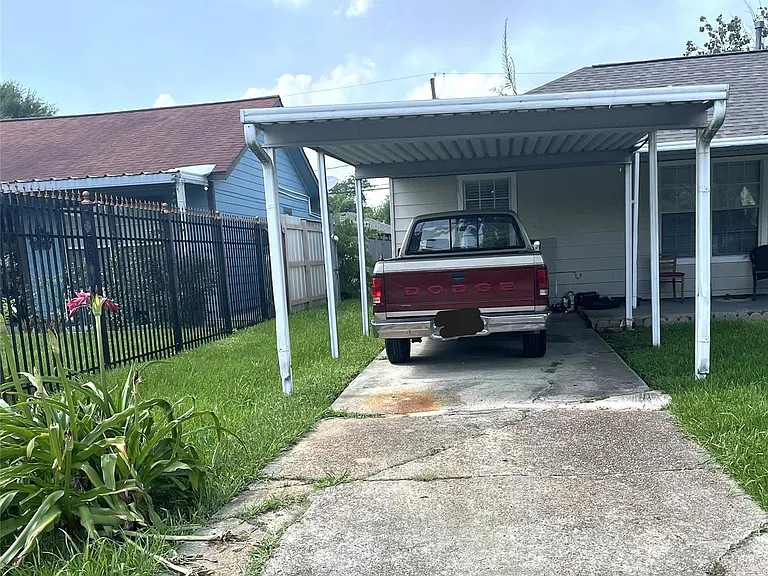 10417 Fairfax St — Photo 3