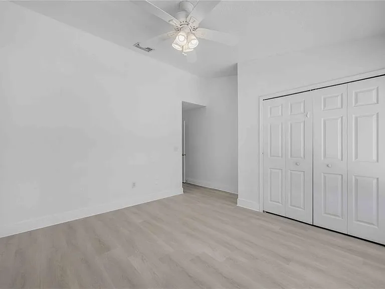 727 Kensington Lake Cir — Photo 47