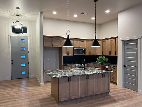 3rd image of 508 Desert Peach St