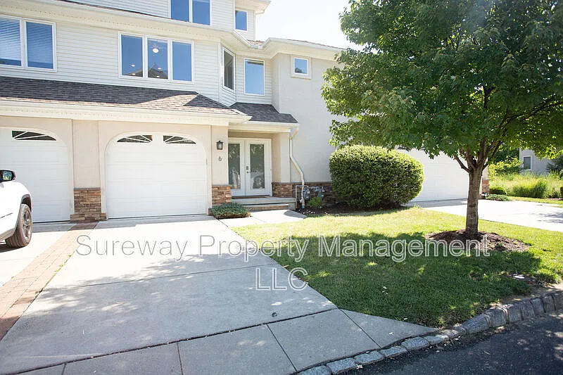 3 bed, 2.0 bath, 1753 sqft, $3,100 — Photo 2