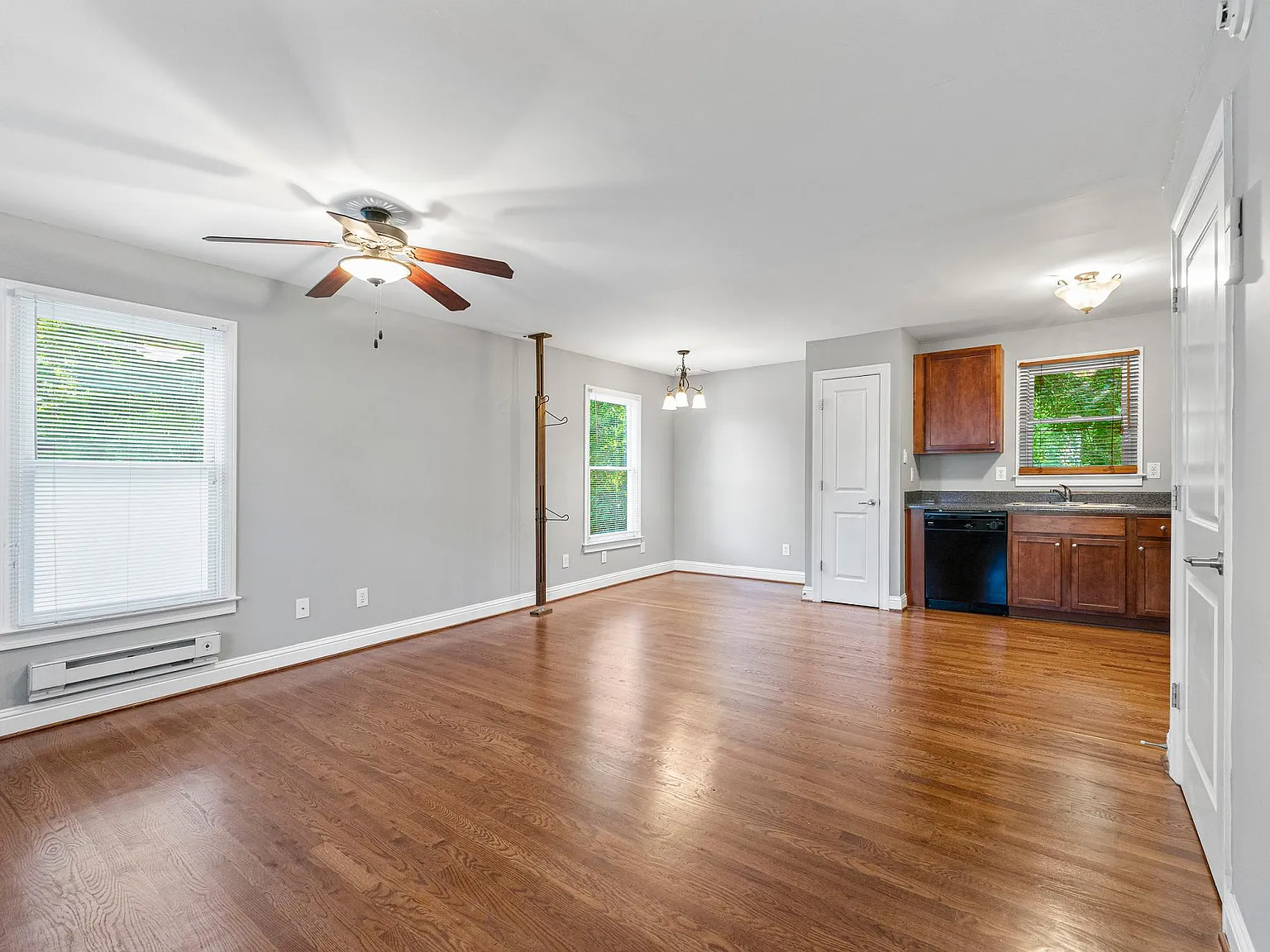 88 Lucy St SE — Photo 4