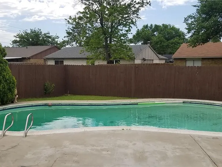 5228 Runyon Dr — Photo 3