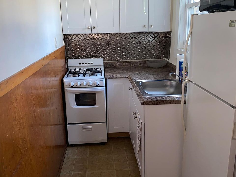 2nd image of 79 Mill St S Floor 1