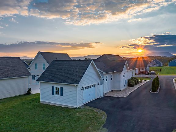 5th image of 40 Florence Sarah Ln