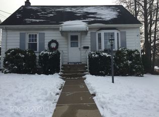 190 Roosevelt Pl, Maywood, NJ 07607