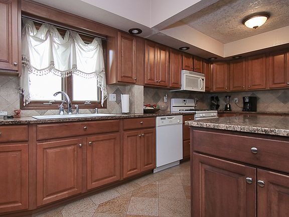 5th image of 618 Marbrook Ln