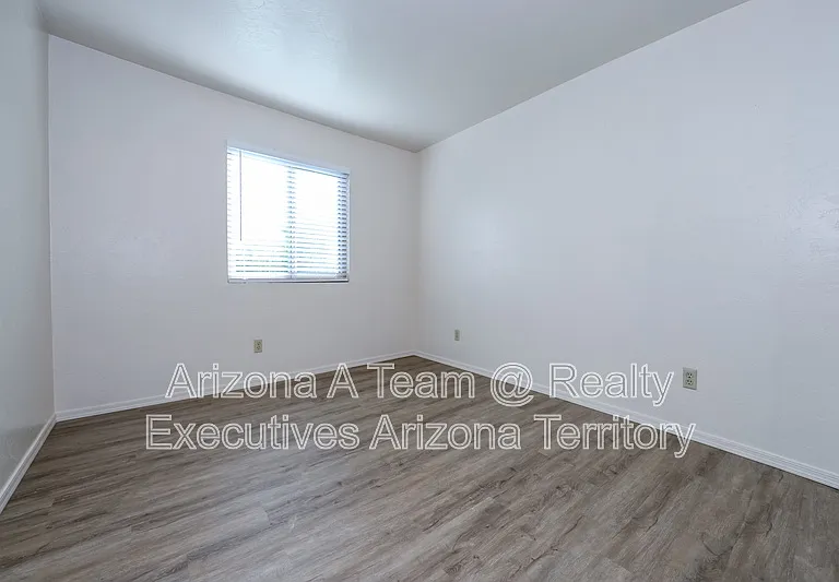 312 E 24th St #4 — Photo 12
