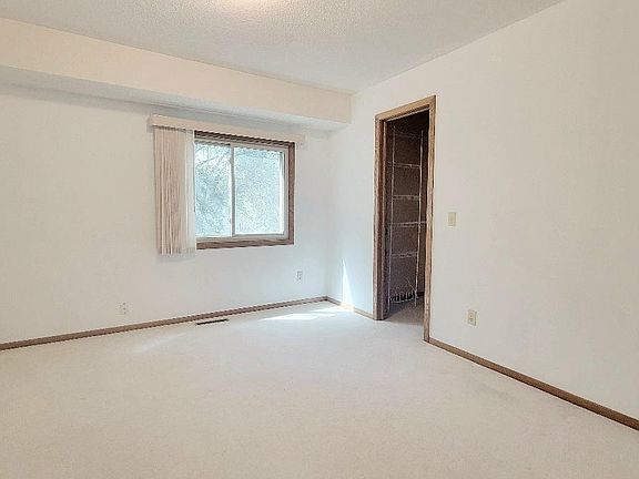 Second Bedroom w/ Walk-In Closet & New Blinds