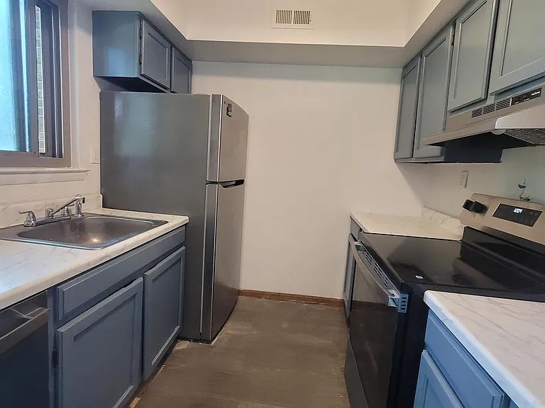4844 Oxford Ct #5 — Photo 8