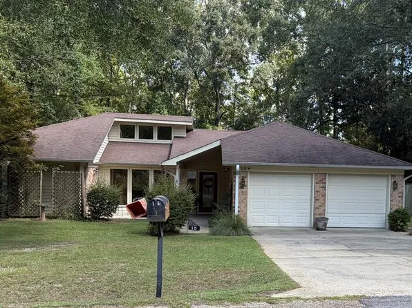 15 Village Park Dr, Laurel, MS 39443