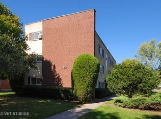 90 E Burlington St APT 2N, Riverside, IL 60546