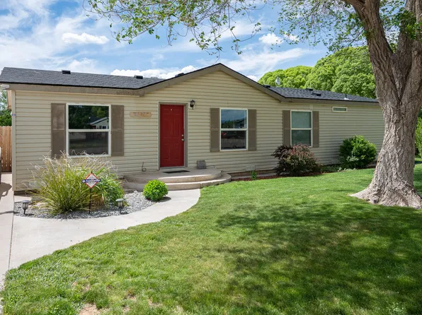 4277 N Quarterhorse Dr, Enoch, UT 84721