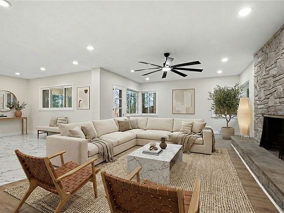 4th image of 1648 Jamestown Pl