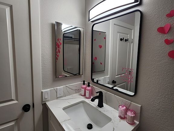 5th image of 61948 Mountain View Cir