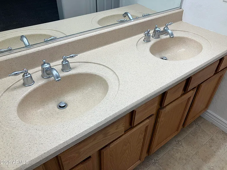 7392 W Tierra Buena Ln — Photo 8