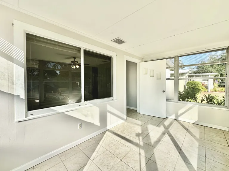 5566 Kelly Dr N — Photo 26