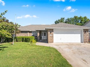 1009 E Linden St, Rogers, AR 72756