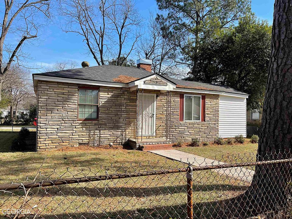 1st image of 202 Meadowdale Dr