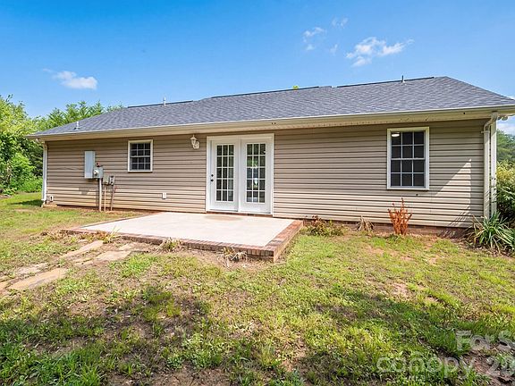 5th image of 304 Springhill Ln