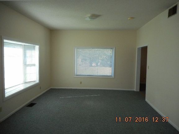 5th image of 2208 W Memorial Dr