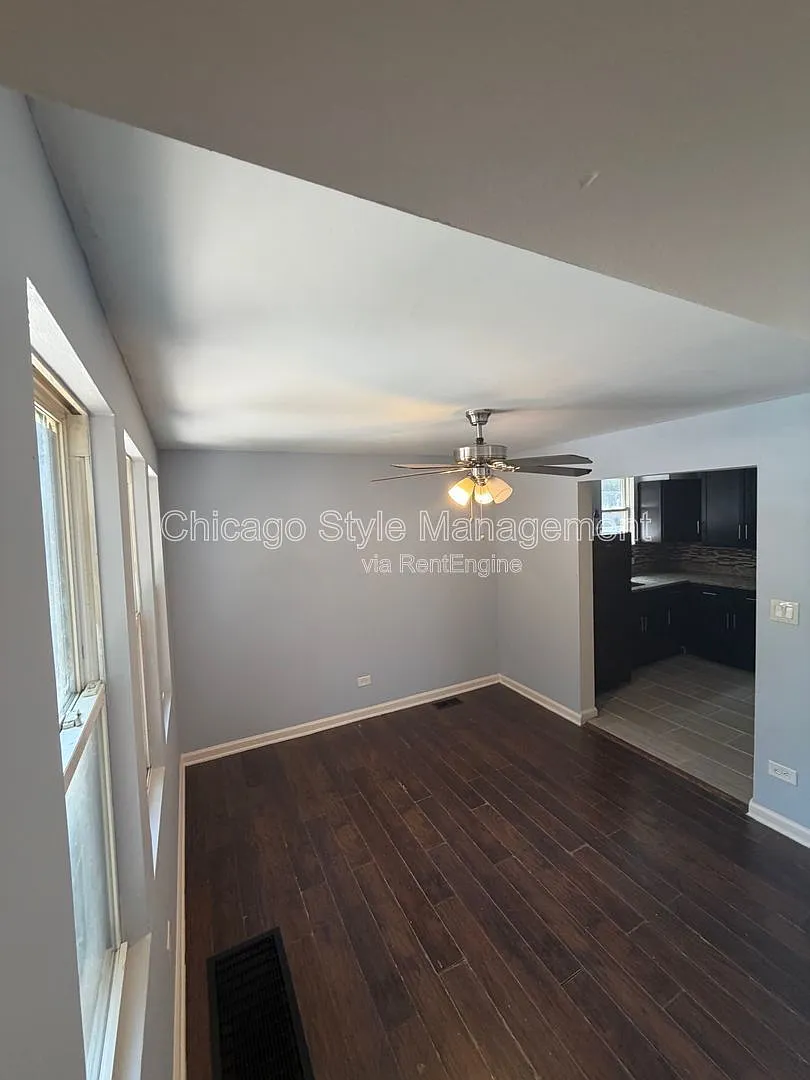 2 bed, 1.0 bath, $1,095 — Photo 1