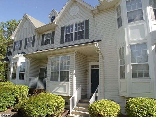 27 Cummington Ln