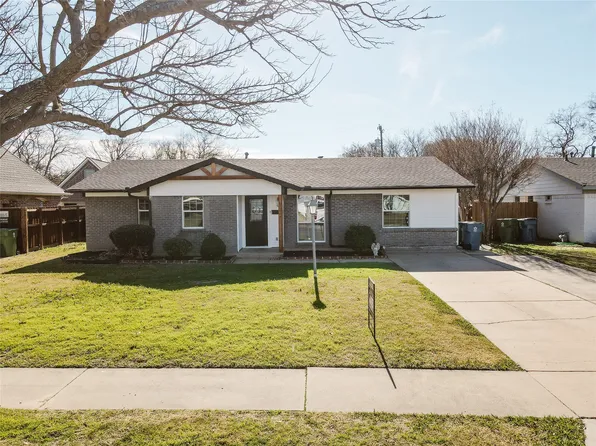 524 Ridgecrest Dr, Lewisville, TX 75067