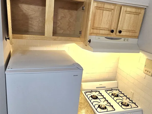 327 Jackson Street image 14 of 47