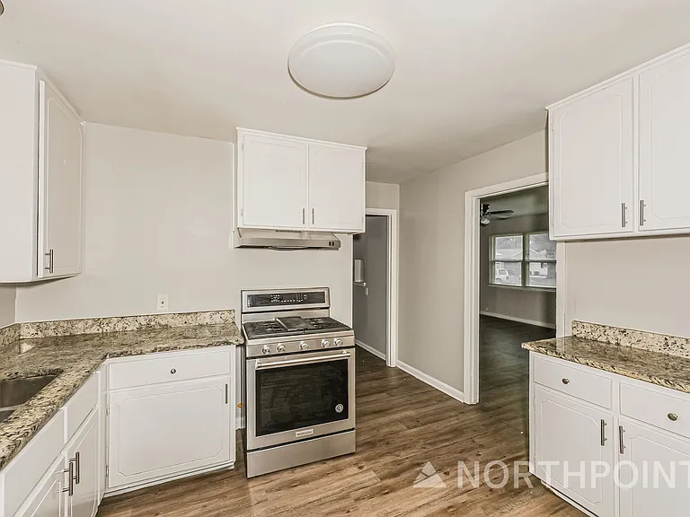 2207 Dennis St — Photo 8