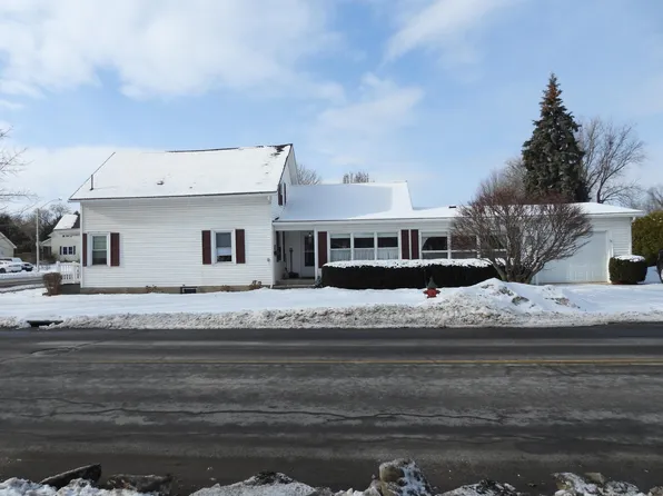 122 Maple St, Rouses Pt, NY 12979