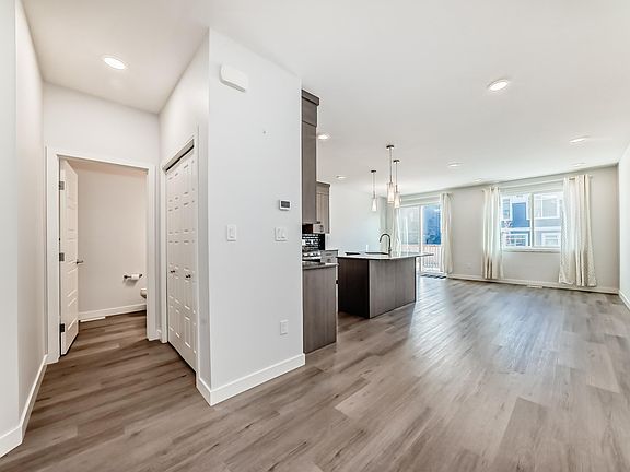 5th image of 2282 Chokecherry Close SW