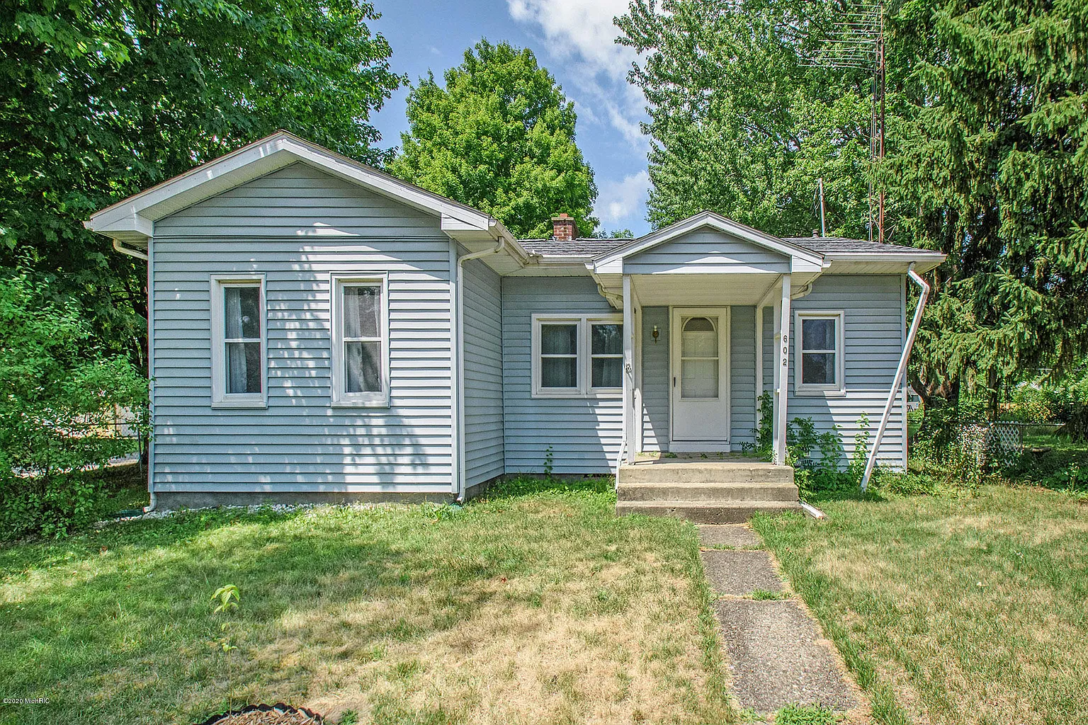 602 N Main St photo 1