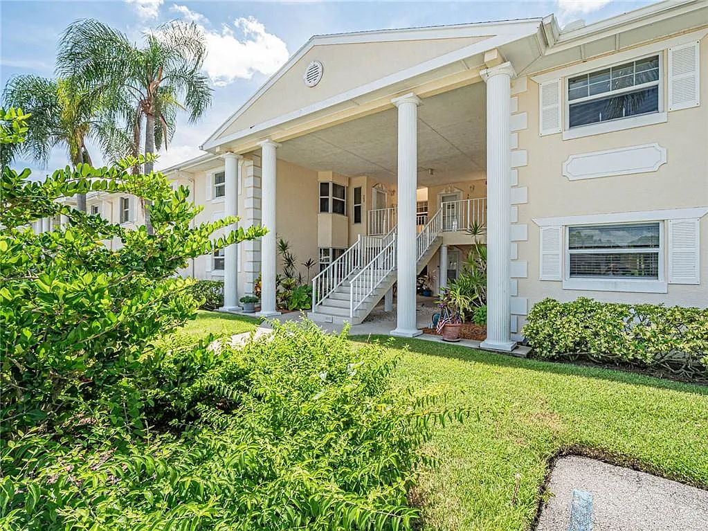 2 bed, 913 sqft, $1,850 — Photo 2