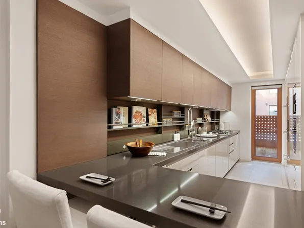 251 East 61st Street image 7 of 35