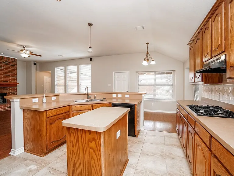 15827 Palo Pinto Dr — Photo 9