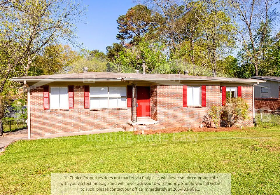 1332 Lake Ln NE