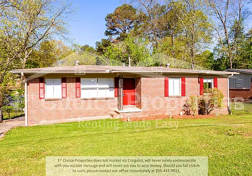 1332 Lake Ln NE Photo 1