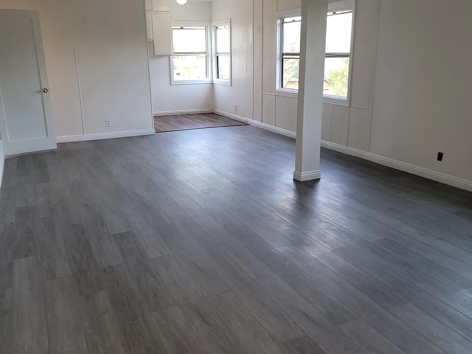 219 E 28th St #3/4