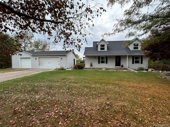 8812 S Byron Rd, Gaines, MI 48436