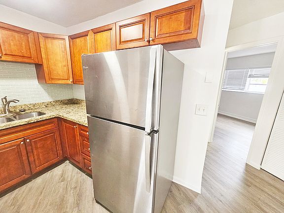 4th image of 519 W Kalmia Dr #3