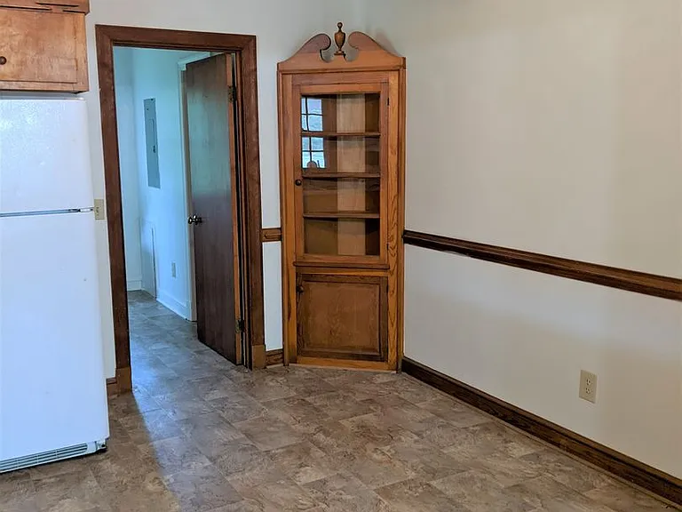318 Jasper Ln — Photo 4