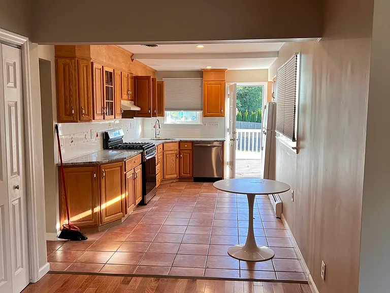 32 E Grand Ave — Photo 21