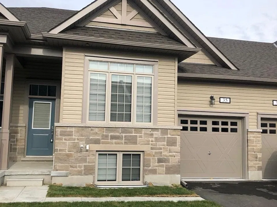 17 Lakewood Cres S #35