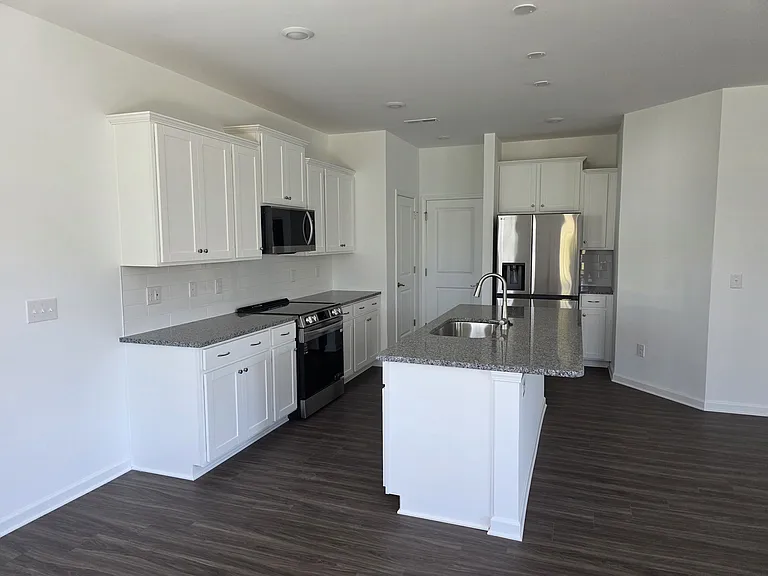 5295 Amaryllis Way — Photo 6