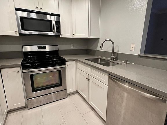 Kitchen: gas stove, microwave, dishwasher.