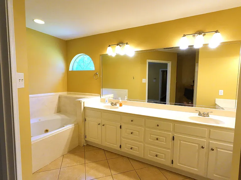 7165 Ashmoor Dr N — Photo 5