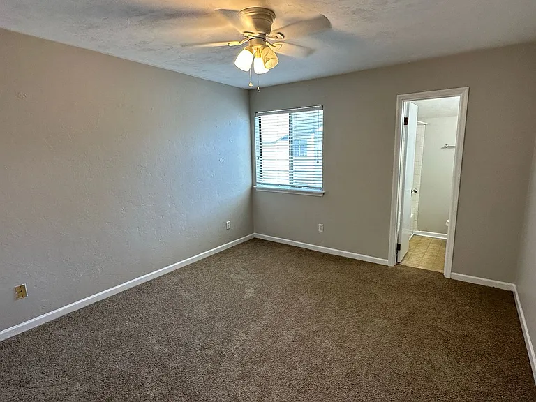 1317 Airport Dr #F13 — Photo 8