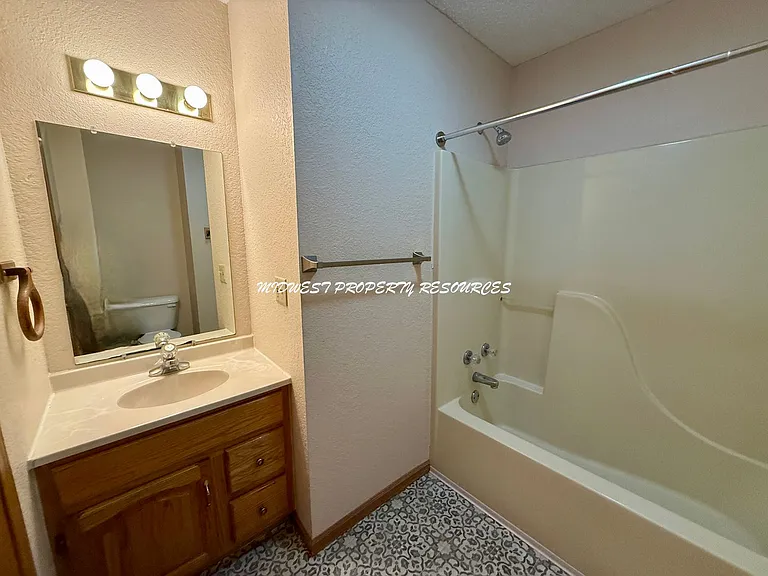 503 N Austin St — Photo 14